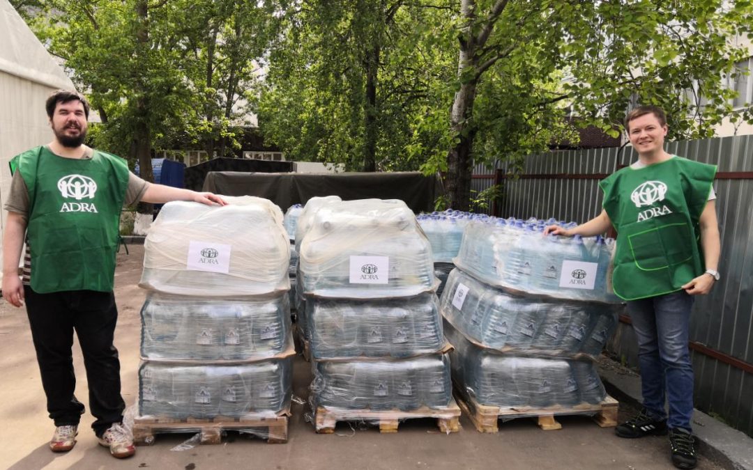 АДРА передала в Красный крест воду для беженцев с Донбасса